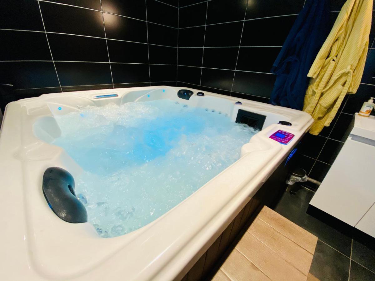 Escapade Romantique - Jacuzzi Et Parking Prive - 002 Apartment Rouen Bagian luar foto