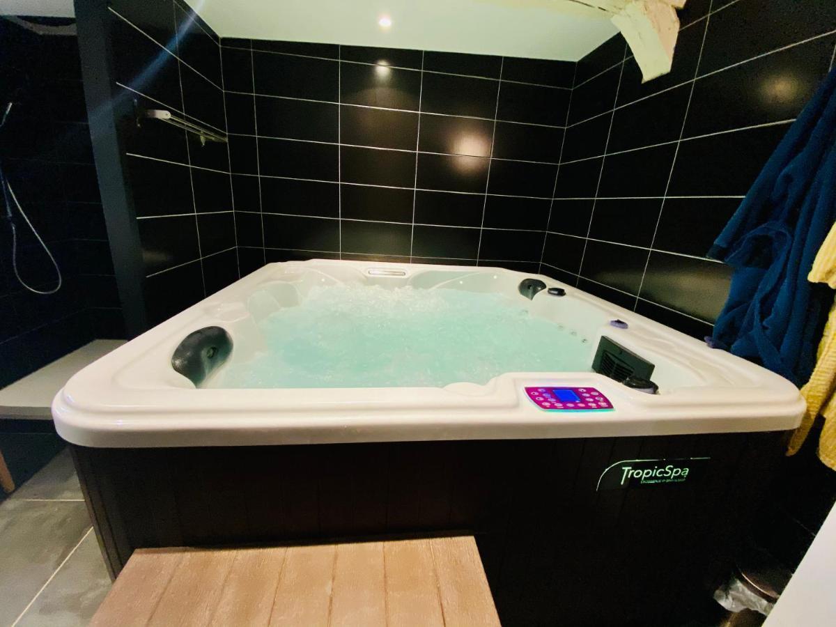 Escapade Romantique - Jacuzzi Et Parking Prive - 002 Apartment Rouen Bagian luar foto