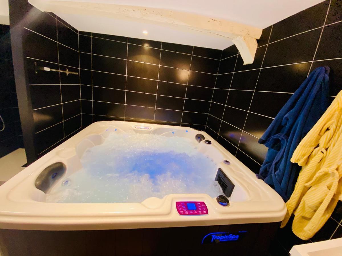 Escapade Romantique - Jacuzzi Et Parking Prive - 002 Apartment Rouen Bagian luar foto