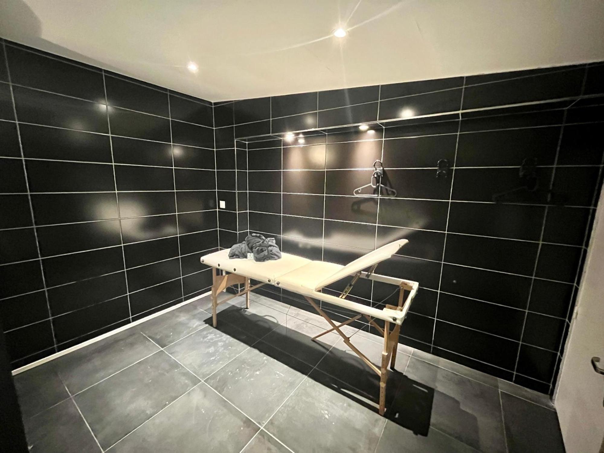 Escapade Romantique - Jacuzzi Et Parking Prive - 002 Apartment Rouen Bagian luar foto
